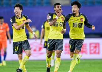 中超-山东鲁能1-2不敌广州恒大 暴力鸟破门洛国富戴琳皆染红