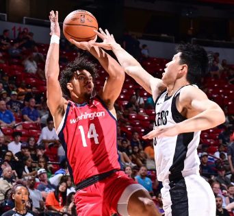 NBA夏联-崔永熙3分2犯！榜眼15中0被克林根打爆，开拓者险胜奇才2连胜