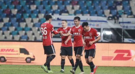 中超-成都蓉城2-0广州队取4连胜 金敃友建功罗慕洛破门