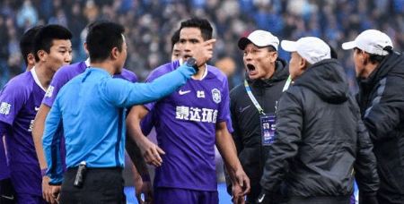足协杯-点球大战!苏宁4-2泰达进决赛 2人染红泰达进球被吹