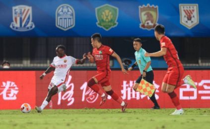 中超-10人上港2-1河南 蒋光太破门武磊回归替补出场