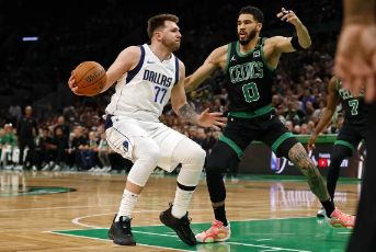 NBA季后赛-东契奇空砍大三双霍勒迪26分 凯尔特人再胜独行侠总分2-0