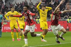 意甲-AC米兰3-2帕尔马，楚克乌泽补时绝杀