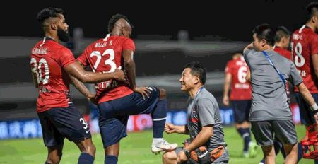 中超-冯劲博拉尼奥斯各传射 重庆4-0广州城结束4连败