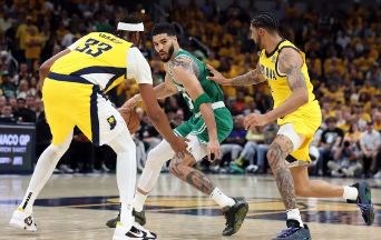NBA季后赛-塔图姆36+10+8霍勒迪关键抢断 凯尔特人逆转步行者 比分3-0