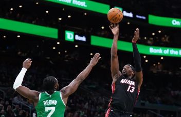 NBA季后赛-双探花空砍61分希罗24+14 热火23记三分111-101击退绿军