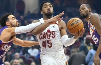 骑士多点开花大胜太阳 米切尔33分 杜兰特23+7