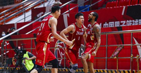 CBA-兰兹博格38分送压哨绝杀 浙江连吃5技犯仍绝杀上海