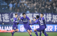 中超-3人染红林良铭宋岳破门 泰达总分3-2大连晋级
