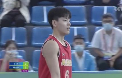三人女篮-联合队22-4大胜广东队 杨舒予5+5+4