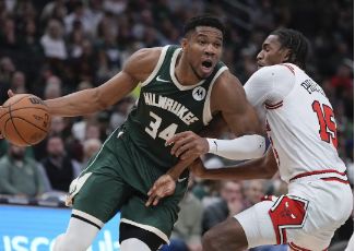 NBA-怀特35分字母哥空砍38+11 利拉德28分 雄鹿122-133不敌公牛