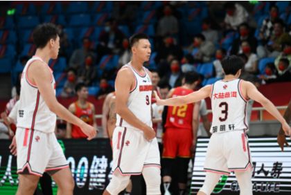 CBA-顾全32分 周鹏13分 易建联12+12 深圳91-90险胜广东