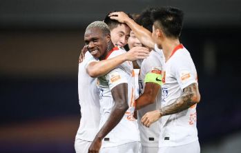 中超-埃弗拉传射胡靖航梅开二度 武汉3-0双杀青岛