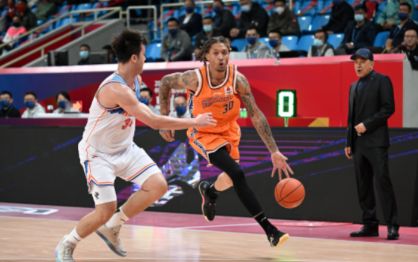 CBA-比斯利16分7篮板王哲林22分 上海108-99逆转宁波取首胜