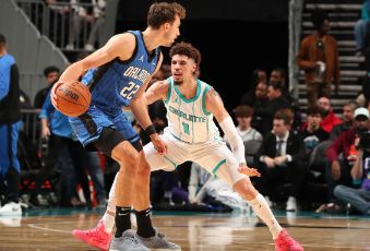 黄蜂84-95不敌魔术 瓦格纳21+7 鲍尔空砍44分 米勒20+10