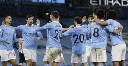 英超-曼城2-0完胜纽卡斯尔 斯特林助攻托雷斯破门