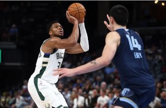 NBA-莫兰特三双 字母哥空砍37分 灰熊大胜雄鹿