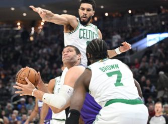 NBA-塔图姆40分字母低效24+7 凯尔特人140-99狂胜雄鹿41分