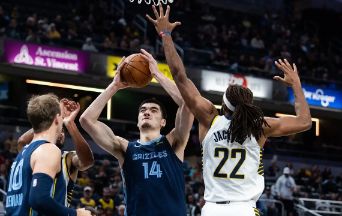 NBA季前赛-灰熊120-116胜步行者 村勇辉3记3分得10分7助 埃迪23+9 怀斯曼5中5