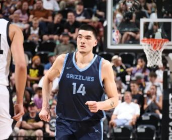 NBA夏联-灰熊加时遭爵士绝杀 周志豪首秀0.2秒绝平14+15+4帽
