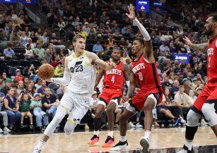 NBA季前赛-爵士122-113逆转火箭 马尔卡宁17+4杰伦-格林空砍21分