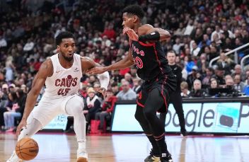 NBA-米切尔15分巴恩斯空砍三双 骑士8人上双119-95轻取猛龙