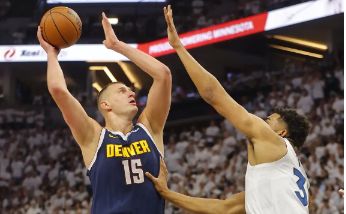 NBA季后赛-爱德华兹空砍44分 约基奇35+7+7 掘金连攻客场2-2森林狼