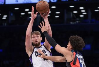 国王107-77大胜篮网反超湖人暂第8 小萨18+20+9 托马斯21分