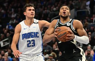 雄鹿114-109胜魔术进NBA杯四强 利拉德28+9 字母37分