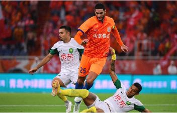 中超-山东泰山3-0北京国安 费莱尼费南多破门李源一建功