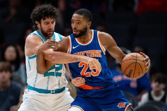 NBA季前赛-黄蜂109-111不敌尼克斯 唐斯首秀半场10分 大桥4分 三球18+7