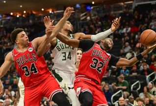 NBA季前赛-雄鹿逆转公牛季前赛首胜 字母哥24+10 利拉德20+9