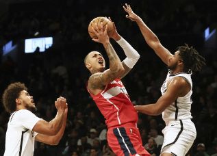 NBA季前赛-篮网131-92大胜奇才 崔永熙5中2得5分1板 西蒙斯半场11+5