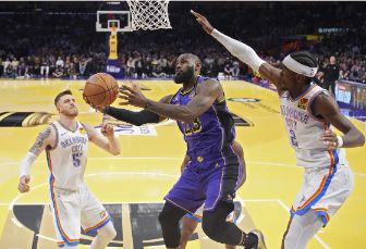 湖人93-101负雷霆无缘NBA杯8强 亚历山大36+9 詹姆斯里程悲