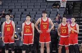 夏联-中国男篮下半场哑火22分不敌马刺！廖三宁17+6 杨瀚森5中0