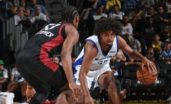 NBA夏联-汤普森27+7 15号秀韦尔12+6+5帽 勇士105-663大胜热火