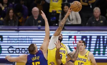 NBA季后赛-约基奇24+15+9詹眉空砍59分 掘金112-105逆转湖人3-0领先