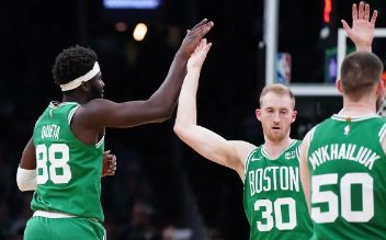 NBA-主力全轮休普理查德31+11 凯尔特人131-98狂胜黄蜂止连败