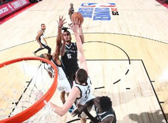 NBA夏联-开拓者不敌马刺 4号秀全场最佳 崔永熙未获上场机会