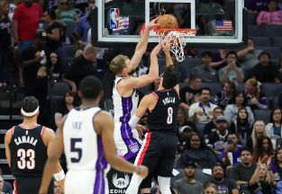 NBA季前赛-亨德森17+7 克林根10+10 小萨9+8+7 开拓者105-85轻取国王