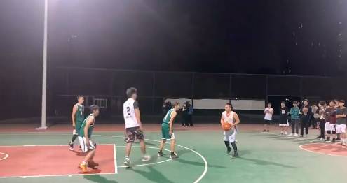 这个对抗 犯规了吗？