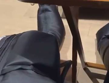 熟悉的运镜方式！老詹飙车后回家喝着小酒继续嗨