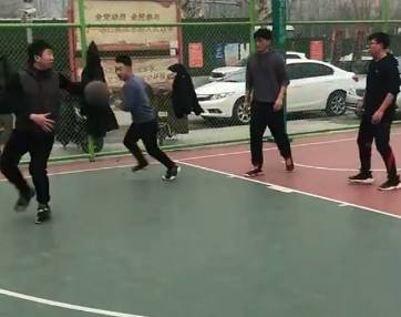 好熟悉！这个投篮动作你想到了谁？