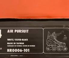 “鞋王”塔克晒轮滑鞋Nike Air Pursuit