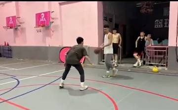 男生的快乐就是这么简单！球场欢乐搞笑集锦