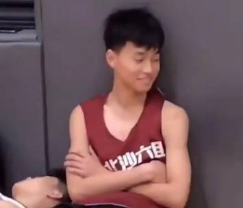 单身狗的心酸！打个球这样玩谁顶得住啊！