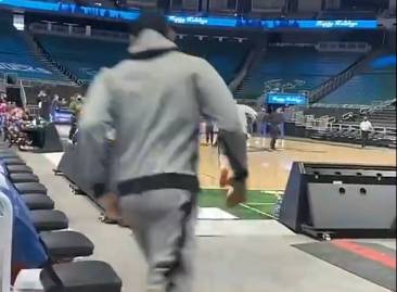 火影跑也无奈没法为勇士带来胜利呀