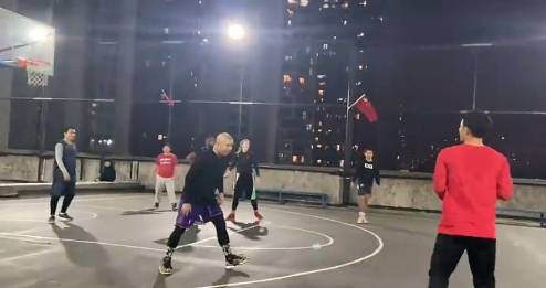 噫！小伙子这运球过人什么水平？