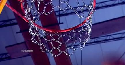 轻松扣碎篮筐？！奥尼尔来了怕是也打不过
