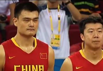 短短25秒钟的球员赛前合影 得是多少人的青春呐？